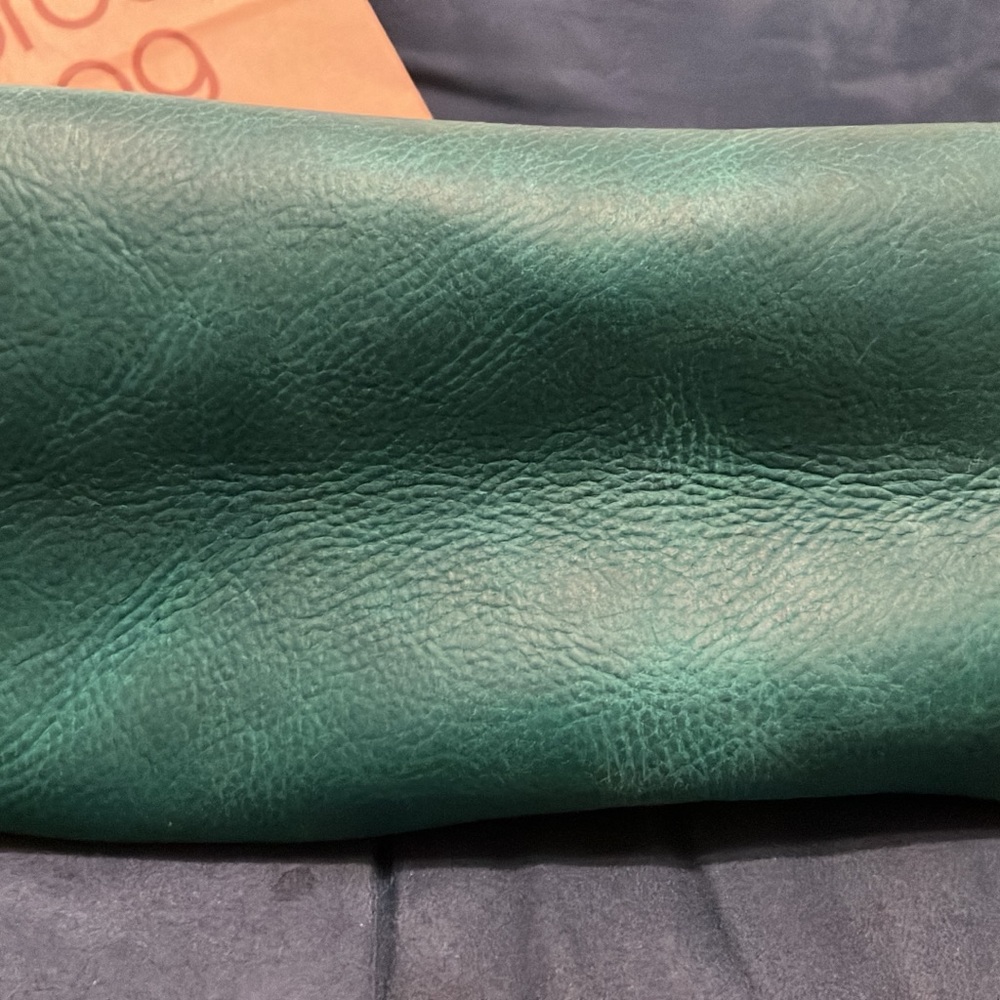 **BIG DISCOUNT!!** EUC Full Size Teal Kodiak Tote w/ 11” handles FOR SALE - Picture 3 of 8